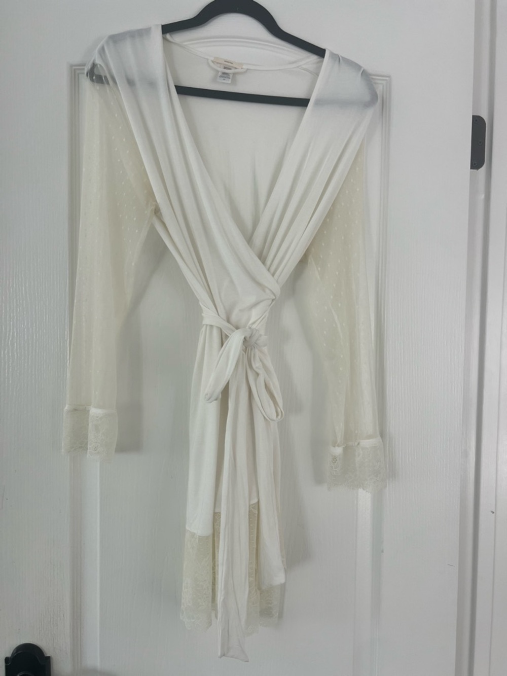 Eberjey Ivory Lace-Sleeve Tie Robe with Lace Trim, Small